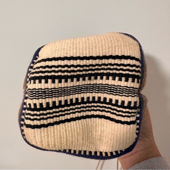 Small multicolor woven purse - Picture 3 of 10